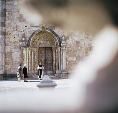 Romanisches Portal in Heiligenkreuz, © IMAGNO/Gerhard Trumler