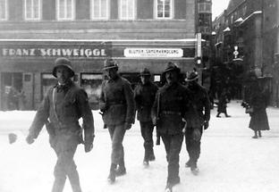 Heimwehrpatrouille in der Stadt Wien.