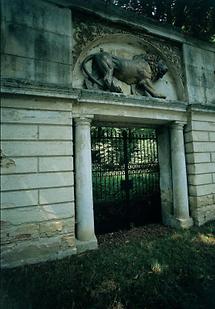 Löwentor in den Garten von Schloss Kleinwetzdorf