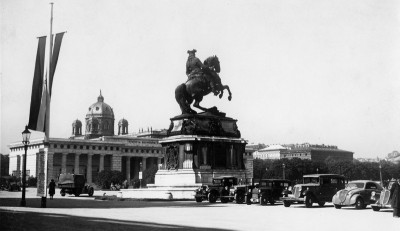 Heldenplatz mit dem Prinz Eugen Denkmal, © IMAGNO/Austrian Archives (S)