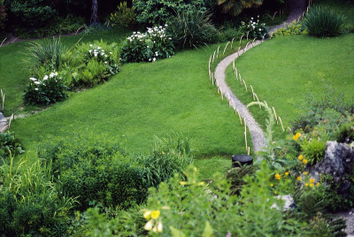 Weg  im Garten von André Heller, © IMAGNO/Franz Hubmann