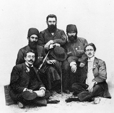 Theodor Herzl mit zwei kaukasischen Juden, © IMAGNO/Austrian Archives