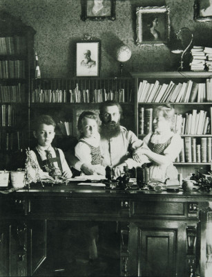 Theodor Herzl mit seinen Kindern, © IMAGNO/Austrian Archives