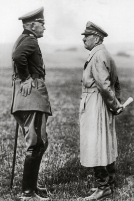 Adolf Hitler im Gespräch mit Werner von Blomberg, © IMAGNO/Austrian Archives (S)