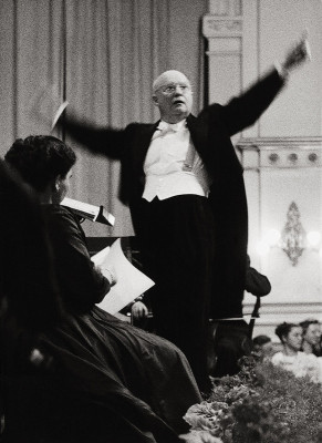 Paul Hindemith am Dirigentenpult, © IMAGNO/Franz Hubmann