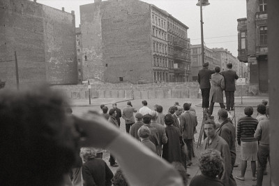 Blick über die Berliner Mauer, © IMAGNO/Franz Hubmann