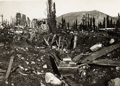 Zerbombter Friedhof in Görz (Goricia) an der Isonzofront, © IMAGNO/Austrian Archives