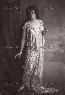 Maria Jeritza als Kaiserin in der Uraufführung von 'Frau ohne Schatten' von Richard Strauss. Wien. Photographie. 1919