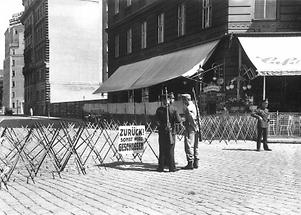 Strassensperre in Wien während des Juliputsches 1934
