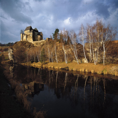 Burg Kurmau und Bäume mit Spiegelung im Wasser, © IMAGNO/Gerhard Trumler