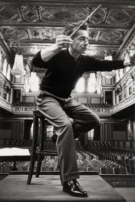 Herbert von Karajan bei einer Probe, © IMAGNO/Franz Hubmann