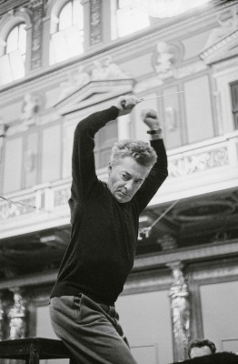 Herbert von Karajan bei einer Probe, © IMAGNO/Franz Hubmann