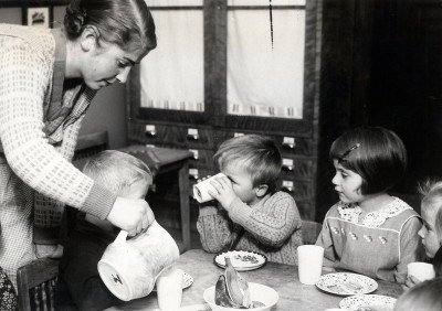 Essen und Trinken im Kindergarten, © IMAGNO/Austrian Archives (S)