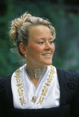 Kitzbühlerin in Festtracht, © IMAGNO/Gerhard Trumler