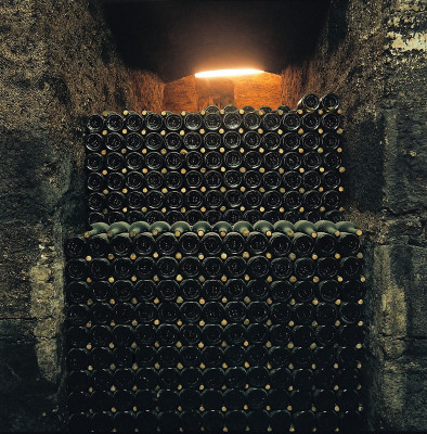 Flascheneinlagerung im Stiftskeller Klosterneuburg, © IMAGNO/Gerhard Trumler