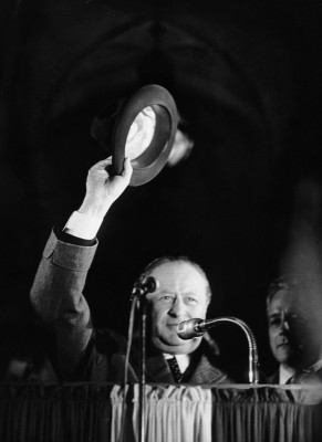 Bruno Kreisky bei einer Rede, © IMAGNO/Nora Schuster