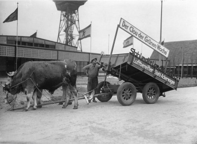 Neuartiger Ackerwagen mit Luftbereifung, © IMAGNO/Austrian Archives (S)