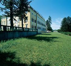 Gartenfassade von Schloss Frohsdorf