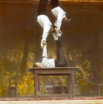 Akrobaten auf einer Praterbühne, © IMAGNO/Öst. Volkshochschularchiv