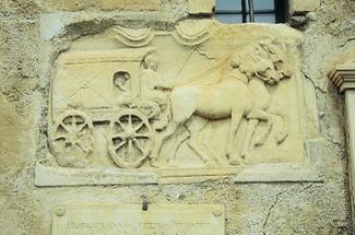 Relief eines römischen Reisewagens