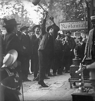 Die Kraftprobe wird vorher bezahlt (Nr. 160), © IMAGNO/Austrian Archives