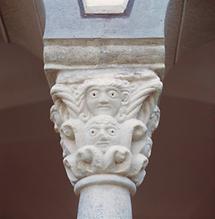 Detail aus dem romanischen Kreuzgang (2)