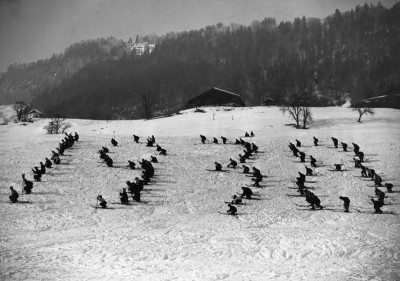 Skifahrer formen im Schnee, © IMAGNO/Austrian Archives