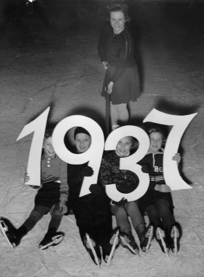 Kinder auf dem Eislaufplatz zu Silvester 1937, © IMAGNO/Austrian Archives