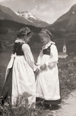 Mädchen in Tracht, © IMAGNO/Austrian Archives