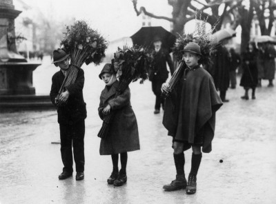 Drei Kinder mit Palmbuschen, © IMAGNO/Austrian Archives (S)