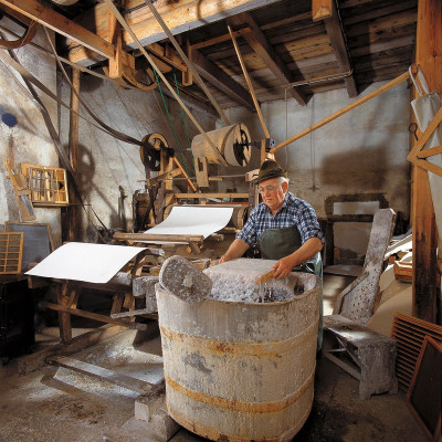 Meister Mörzinger macht Papier, © IMAGNO/Gerhard Trumler