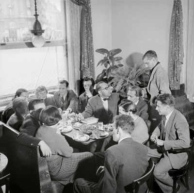 Literatenkreis im Wiener Cafe Raimund, © IMAGNO/Franz Hubmann