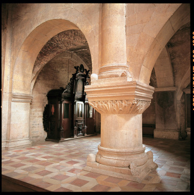 Romanische Säule in der Klosterkirche, © IMAGNO/Gerhard Trumler