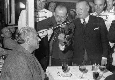 Max Reinhardt bei der Weltausstellung in Paris, © IMAGNO/Austrian Archives (S)