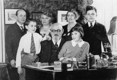 Dr. Karl Renner im Kreis seiner Familie, © IMAGNO/Austrian Archives (S)