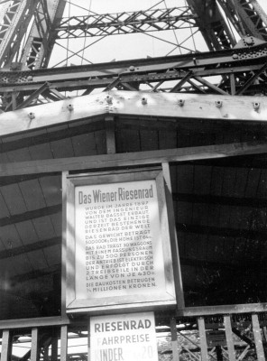 Schild am Wiener Riesenrad, © IMAGNO/Austrian Archives