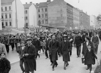 Kundgebung auf der Ringstrasse für eine Eherechtsform, © IMAGNO/Austrian Archives (S)