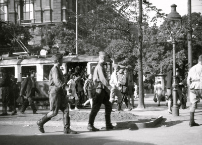 Russische Soldaten auf der Wiener Ringstraße, © IMAGNO/ÖNB