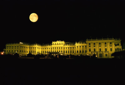 Schloss Schönbrunn bei Nacht, © IMAGNO/Alliance for Nature