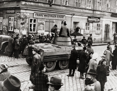 Razzia gegen den Schwarzhandel am Wiener Naschmarkt, © IMAGNO/ÖNB