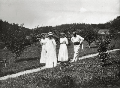 Klimt mit Flöge und Freundinnen am Attersee, © IMAGNO/Austrian Archives