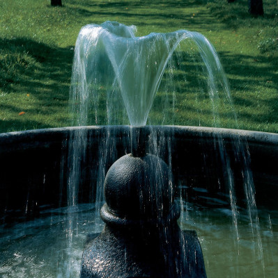 Springbrunnen in der Gartenanlage in Seitenstetten, © IMAGNO/Gerhard Trumler