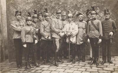 Schauspieler einer Aufführung von Roda Rodas Stück Feldherrenhügel, © IMAGNO/Austrian Archives