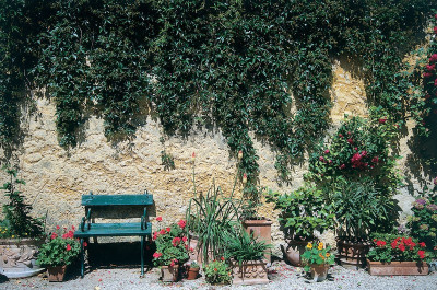 Sitzbank im Garten von Schloss Wiedendorf, © IMAGNO/Gerhard Trumler