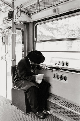 Rabbiner in einer Wiener Strassenbahn, © IMAGNO/ÖNB/Harry Weber