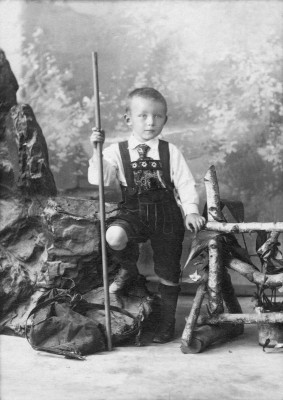 Bub in Tiroler Tracht, © IMAGNO/Austrian Archives