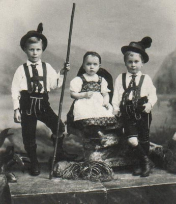 Drei Kinder in Ausseer Tracht, © IMAGNO/Austrian Archives