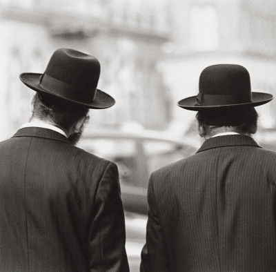 Zwei Männer in der Großen Schiffgasse in Wien., © IMAGNO/Gerhard Trumler