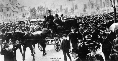 Der Trauerzug mit dem Leichenwagen Theodor Herzls, © IMAGNO/Austrian Archives