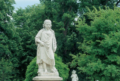 Statuen im Schlosspark von Wieselburg II, © IMAGNO/Gerhard Trumler